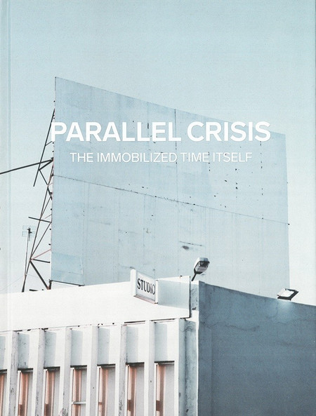 Parallel crisis: The immobilized time itself