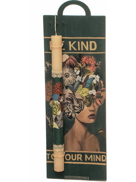 Λαμπάδα Be Kind to your mind χειροποίητη αρωματική κρεμ στόγγυλη σε ξύλινη βάση κοσμημάτων πράσινη 39x13.5cm