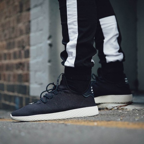 Adidas Pharrell Williams Tennis Hu AQ1056 | BestPrice.gr