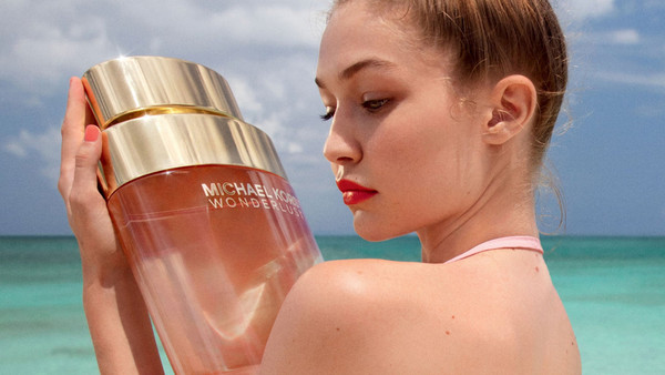 Michael Kors Wonderlust Eau de Parfum 100ml: Σε παρασέρνει σε εξωτικές διακοπές
