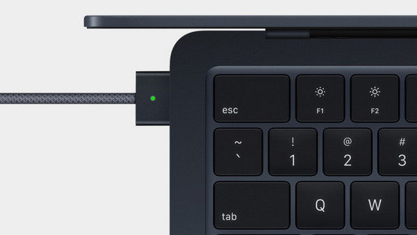 Apple MacBook Pro 13" 2022: MagSafe