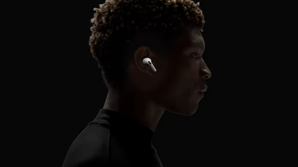 Apple AirPods Pro 2nd Generation Ακουστικά Bluetooth In Ear Ανθεκτικά στο Νερό: Απομονώνει τους θορύβους & προσαρμόζεται παντού