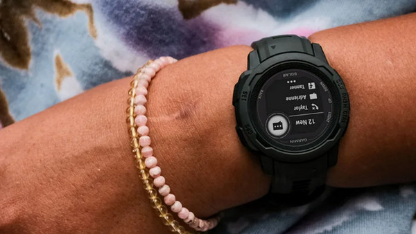 Garmin Instinct 2S Solar Graphite: Ελέγχει την υγεία της γυναίκας