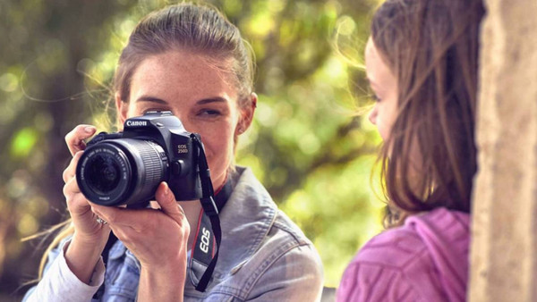 Canon EOS 250D + Kit 18-55mm DC III: Ισχυρή επεξεργασία & απλή χρήση συσκευής