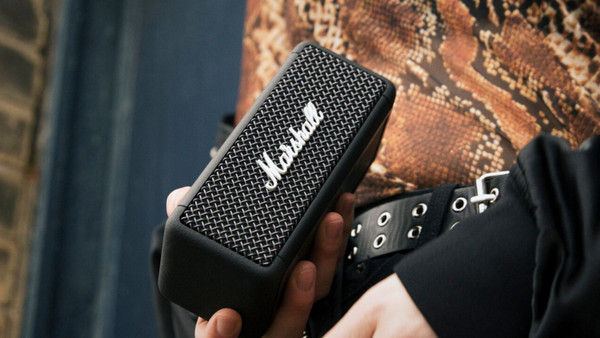 Marshall Emberton Αδιάβροχο Ηχείο Bluetooth 20W Μαύρο: Πρακτική σύνδεση & πολλές ώρες ακρόασης