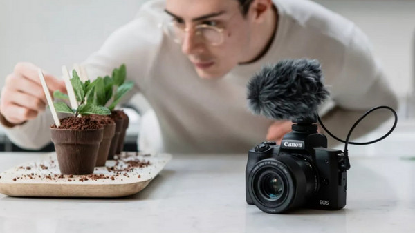 Canon EOS M50 Mark II Vlogger Mirrorless Φωτογραφική Μηχανή Crop Frame + Kit 15-45mm: Share στα social media
