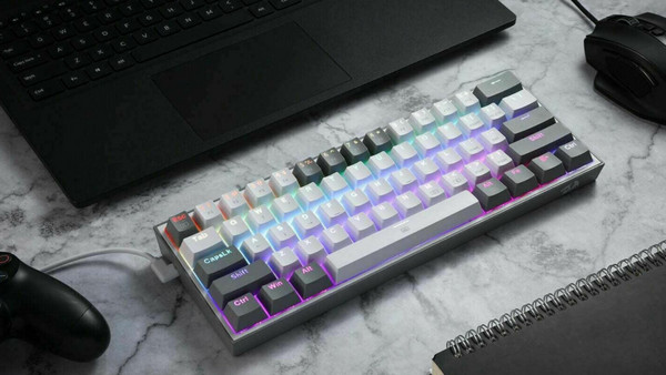 Redragon K617 Fizz Μηχανικό Gaming Πληκτρολόγιο 60% με Custom Red Διακόπτες RGB White Grey: Όμορφο backlight RGB
