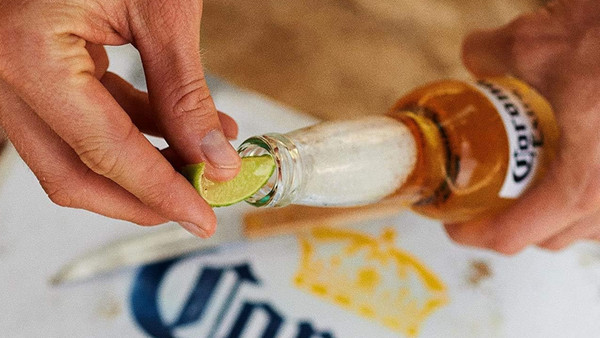 Corona Extra 355ml: Τρόπος κατανάλωσης