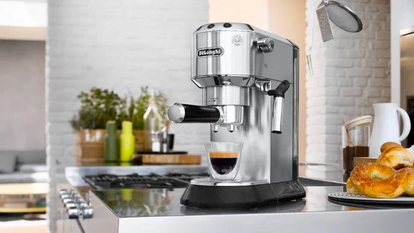 DeLonghi EC685.R Dedica Μηχανή Espresso 1350W 15bar | BestPrice.gr