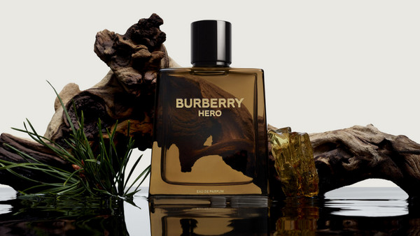Burberry Hero Eau de Parfum 50ml: Με τις αποχρώσεις του οίκου