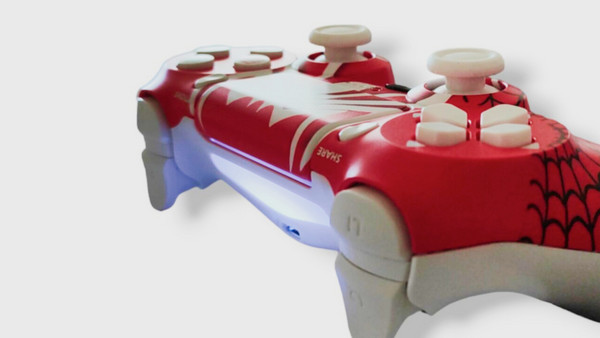 DoubleShock Spider-Man Wireless Controller PC & PS4 Red White: Ειδικό κουμπί Share
