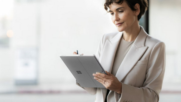 Microsoft Surface Pro 10 13": Αποδοτικό και φορητό