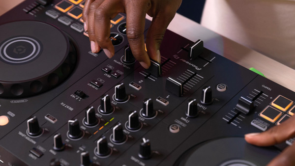Pioneer DDJ-FLX4 DJ Controller 2 Καναλιών: Ευκολία χρήσης για αρχάριους