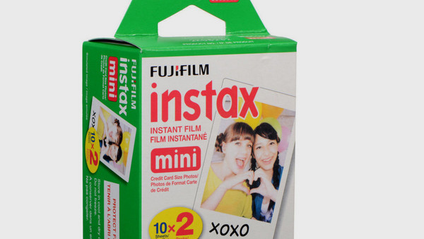 Fujifilm Color Instax Mini Instant: Μοιράσου τις φωτογραφίες αμέσως
