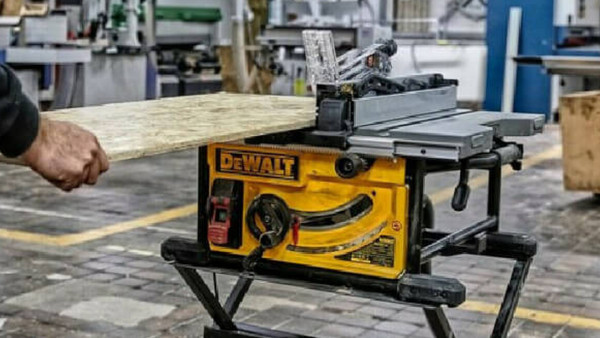 DeWALT DWE7492: Ασφάλεια & αντοχή