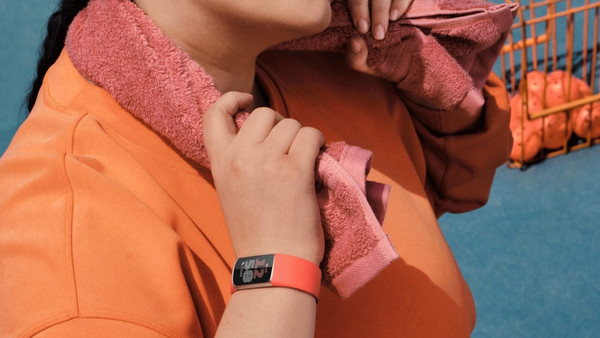 Fitbit Charge 6 Porcelain Band Silver: Παρακολούθηση υγείας και φυσικής δραστηριότητας