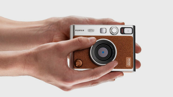 Fujifilm Instax Mini Evo Brown: Φωτογραφική μηχανή για το smartphone