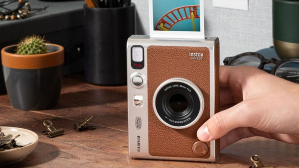Fujifilm Instax Mini Evo Brown: Έλεγξε τη λήψη πριν την εκτύπωση