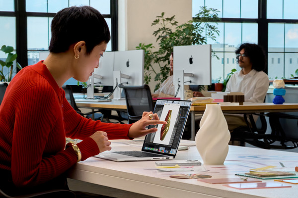 Apple MacBook Pro 16" 2026 Nano-Texture Touch: Dynamic Island και άμεση πρόσβαση