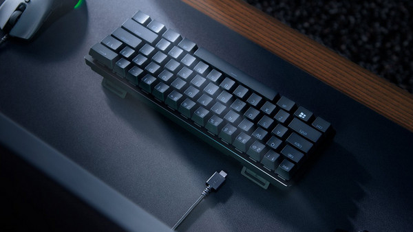 Razer Huntsman Mini Μηχανικό Gaming Πληκτρολόγιο 60% με Razer Clicky Optical Διακόπτες RGB Black: Αποσπώμενο καλώδιο USB-C