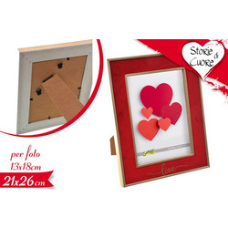 Κορνίζα ξύλινη με πλαίσιο που γράφει Love με διαστάσεις 21x26 cm