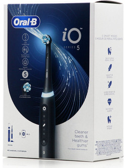 Oral-B iO Series 5 Black Ηλεκτρική Οδοντόβουρτσα με Αισθητήρα Πίεσης & Θήκη Ταξιδίου
