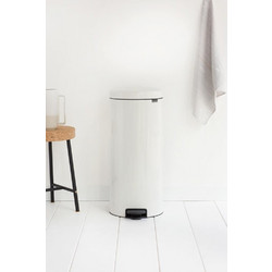 Brabantia New Icon Κάδος Απορριμμάτων από Ανοξείδωτο Ατσάλι Λευκός με Πεντάλ 30lt 080.1117/85 8710755111785
