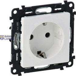 2P+E socket with shut. Valena Life -German std -VDE compliant -16A -250V -white