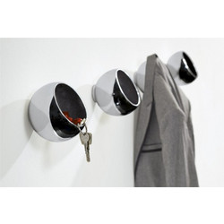 SPHERE ball wardrobe. 1 TEMAXIO Material:aluminum, mirror-polished O 12 cm. Dimensions:Length: 5 inch Width: 5 inch Height: 5 inch 123150