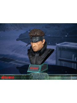 First 4 Figures Metal Gear Solid Snake Bust 31cm