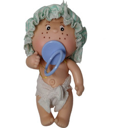 Κουκλάκι μωράκι Mini Gorditos 12εκ με λευκό ένδυμα,βεραμάν σκούφο και γαλάζια πιπίλα (170)
