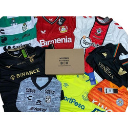 Kid Mystery Ftball Box - the perfect gift for football fans