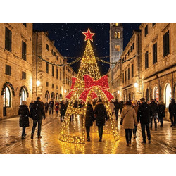 Φωτιζόμενο Χριστουγεννιάτικο Δέντρο Εξωτερικού Χώρου Με Pvc Γιρλάντα Και 7366 Led Θερμού Φωτισμού Με Μπρίζα Σούκο Ip65 300x300x600(H)cm Lianos 64373