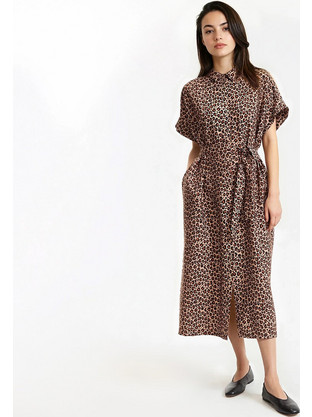 Μακρύ φλοράλ φόρεμα με animal print και κοντά μανίκια