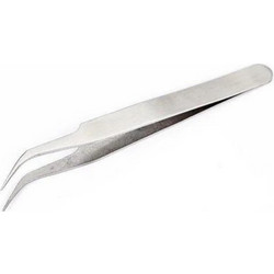 LIONESSE - CURVED EYELASH TWEEZERS