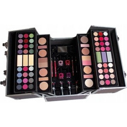 2K Super Model Beauty Train Case - Dekorativni kazeta Platinum Edition 122.6g
