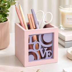 Μολυβοθήκη Γραφείου Ξύλινη Ροζ Love 9x9x9cm