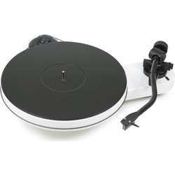 Pro-Ject Audio RPM 3 Carbon White + Ortofon 2M Silver