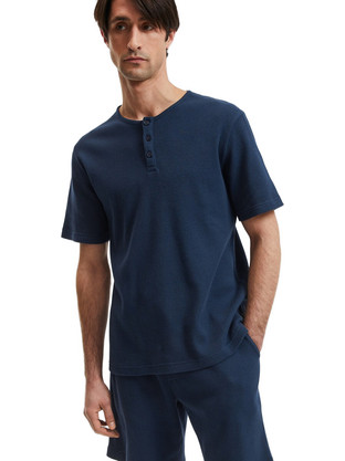 Πιτζάμα με σορτς και κοντομάνικο T-shirt με λαιμόκοψη Henley