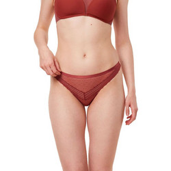 Triumph Tempting Γυναικείο String με Δαντέλα Μπορντό 10210063-7306