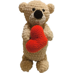 Πλεκτό amigurumi αρκουδάκι με κόκκινη καρδιά