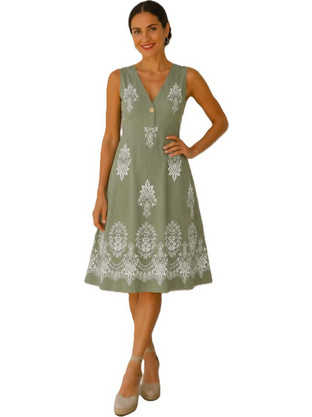 Αέρινο φόρεμα με boho λαδί print V λαιμόκοψη με χρυσή διακοσμητική τόκα και πλαϊνές τσέπες (ΚΩΔ.ROL73)