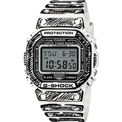 Casio G-Shock Ψηφιακό Ανδρικό Ρολόι Χρονογράφος με Λευκό Μαύρο Καουτσούκ Λουράκι DW-5600JV-7
