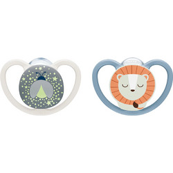 Nuk Perfect Match Air Night Lion Firefly Ορθοδοντικές Πιπίλες Σιλικόνης Νυκτός 6-18m Λιονταράκι Πασχαλίτσα Μπεζ Μπλε 2τμχ