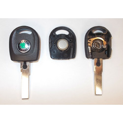 Κενο κλειδι Skoda με θεση για chip, φωτακι και λαμα HU66