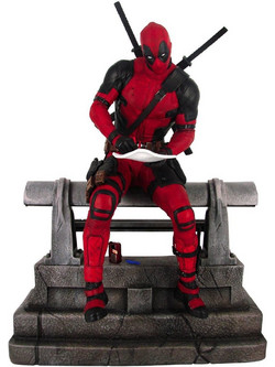 Diamond Select Toys Marvel Deadpool 30cm APR202656