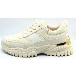 Sneakers με χρυσή λεπτομέρεια στη φτέρνα