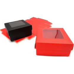 ΧΑΡΤΙΝΟ ΚΟΥΤΙ ME KAΠΑΚΙ ΠΑΡΑΘΥΡΟ ΖΕΛΑΤΙΝΑ 13cm x 13cm x 6cm 0402240 - ΜΑΥΡΟ