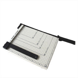 Deli Γκιλοτίνα A4 30cm x 25cm 12 Φύλλων (Ε8014)