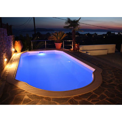 Πολυεστερική πισίνα (fiberglass) διαστάσεων 5.50x3.40 μέτρων